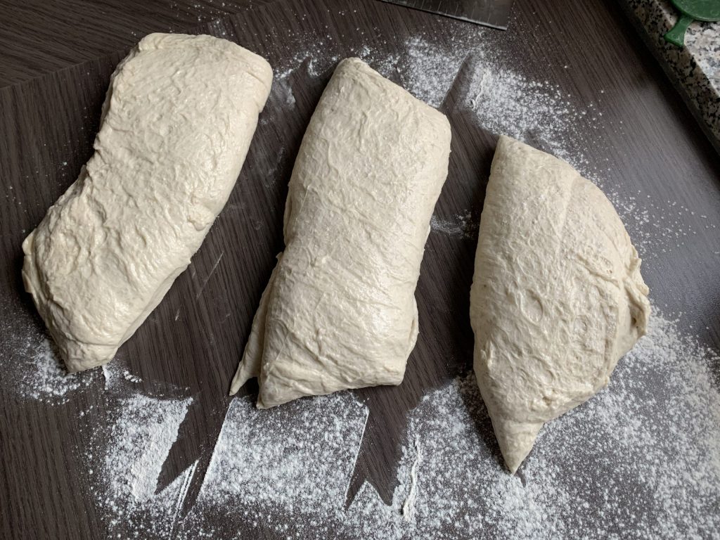 Landkrusten Baguette beim Formen